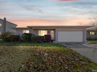 34576 Hawke Dr, Sterling Heights, MI 48310