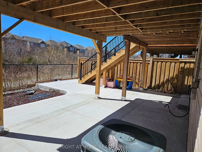 1290 Duignan Cres #LOWER — Photo 3