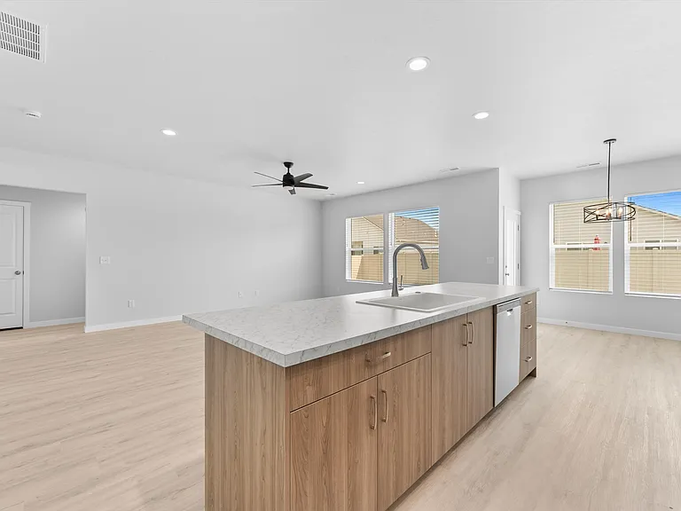 510 Waverly Ave — Photo 8
