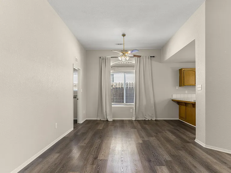 10621 Tivoli Ct — Photo 10