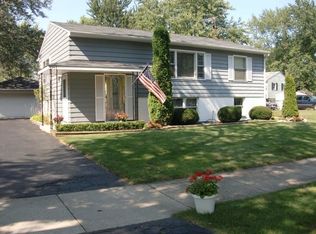 8942 Fairway Dr, Orland Park, IL 60462