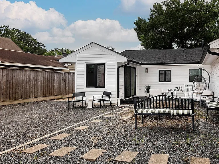 4007 Markham St — Photo 28