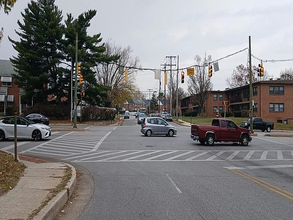 4th image of 6011 The Alameda