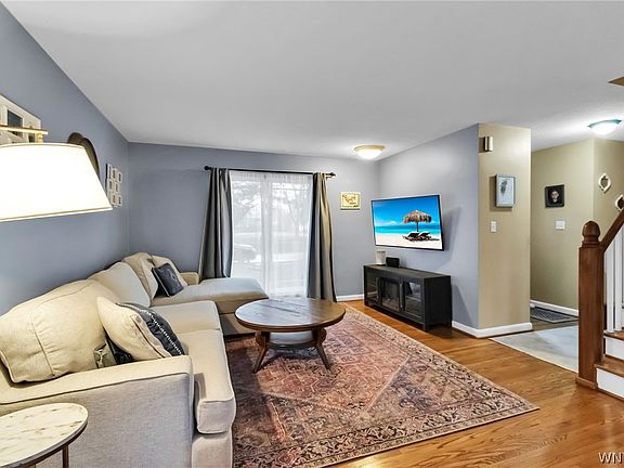 4th image of 386 Roycroft Blvd