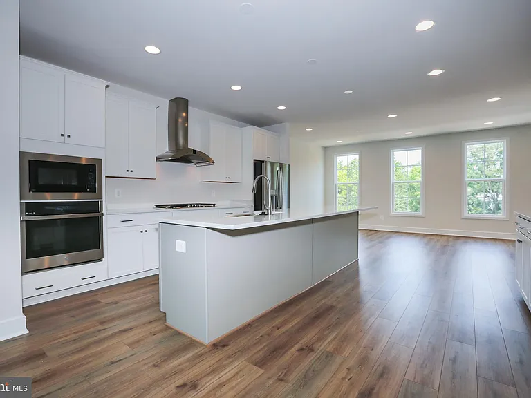 6902 Karter Robinson Dr — Photo 2