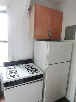 Rented by Perry Associates NYC Inc | media 24