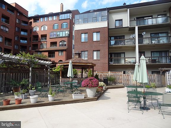 3rd image of 1020 N Stafford St APT 300