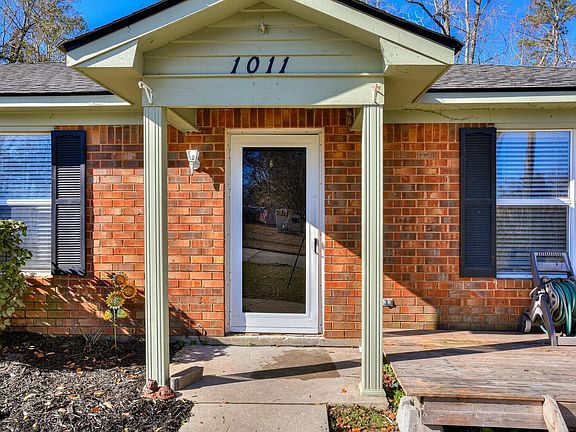 3rd image of 1011 W Willowick Drive