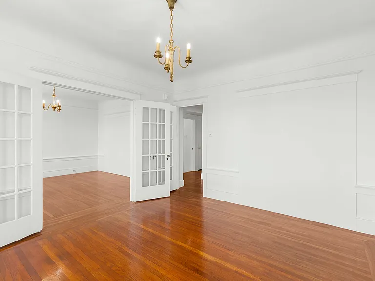1166 S Van Ness Ave #5 — Photo 14