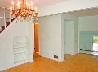 2812 N Wolf Rd, Melrose Park, IL 60164