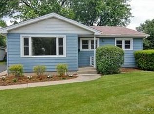34 S Garfield Ave, Mundelein, IL 60060