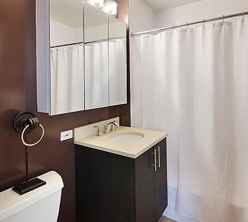 5th image of 521 W 43rd St