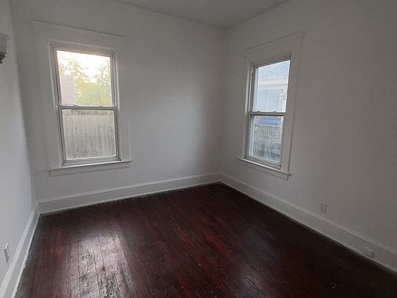 5th image of 1012 E 72nd Pl