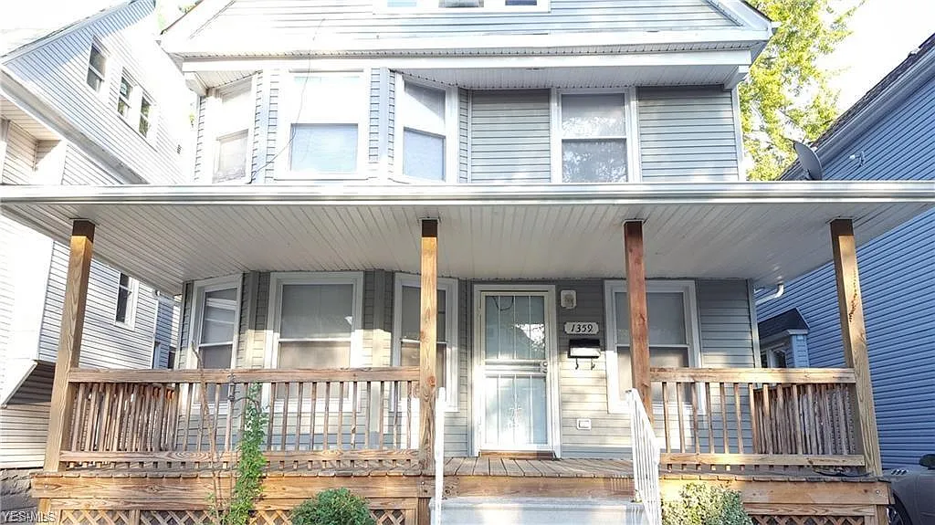 1359 E 114th St photo 1