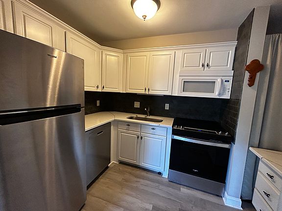 4th image of 53 Delander Ct APT 13