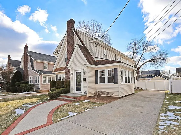 178 Linden St, Rockville Centre, NY 11570