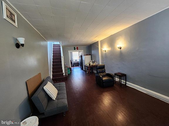 4th image of 527 N Potomac St