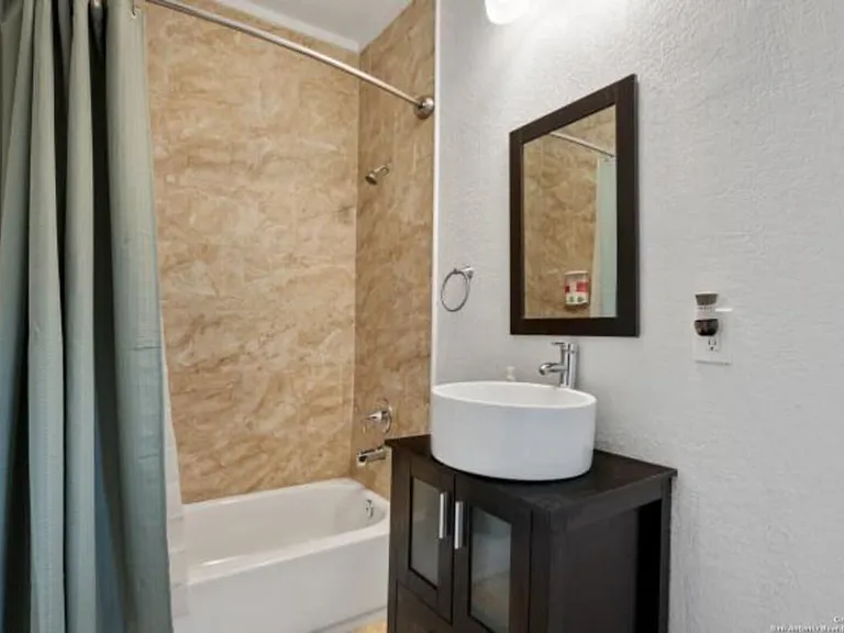 Avant Ave — Photo 15