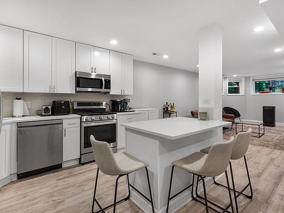 4th image of 1135 W Farwell Ave #G