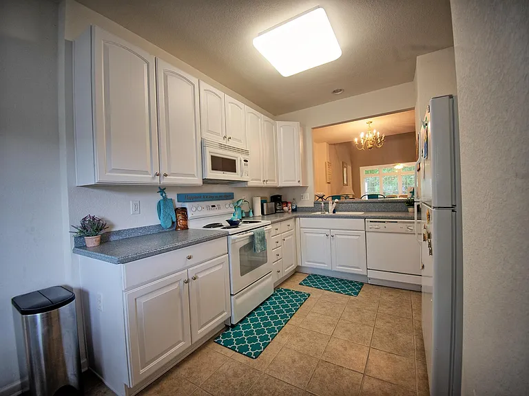 12 Beach Plum Dr — Photo 8
