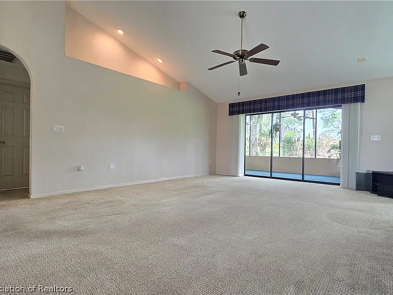 4402 Duffer Loop — Photo 14