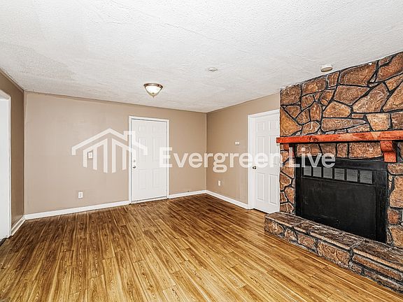 4th image of 221 Ash Cir