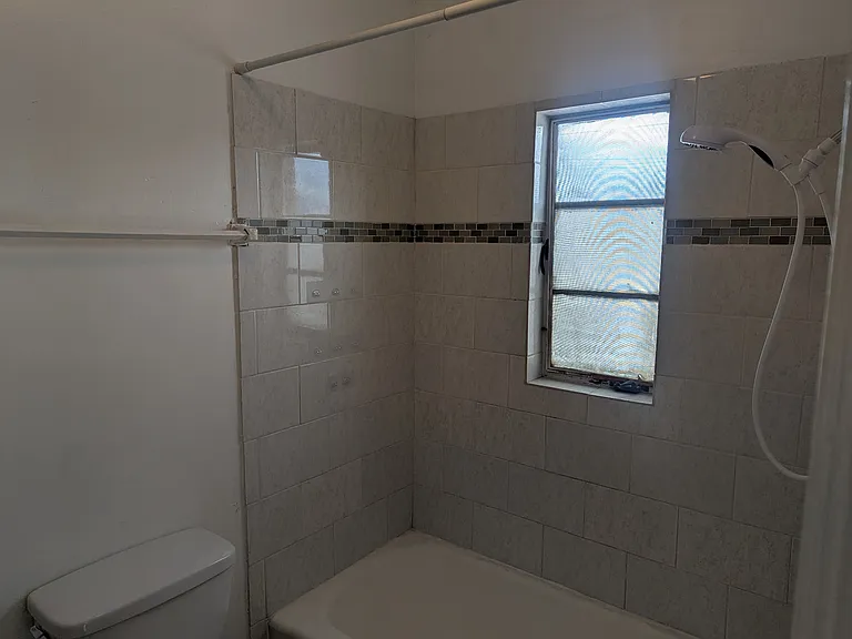 1338 E 8th St #1338 — Photo 15