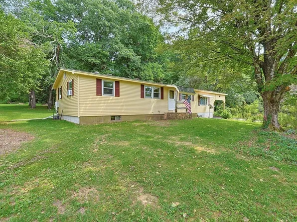 1075 W Brookfield Rd, New Braintree, MA 01531