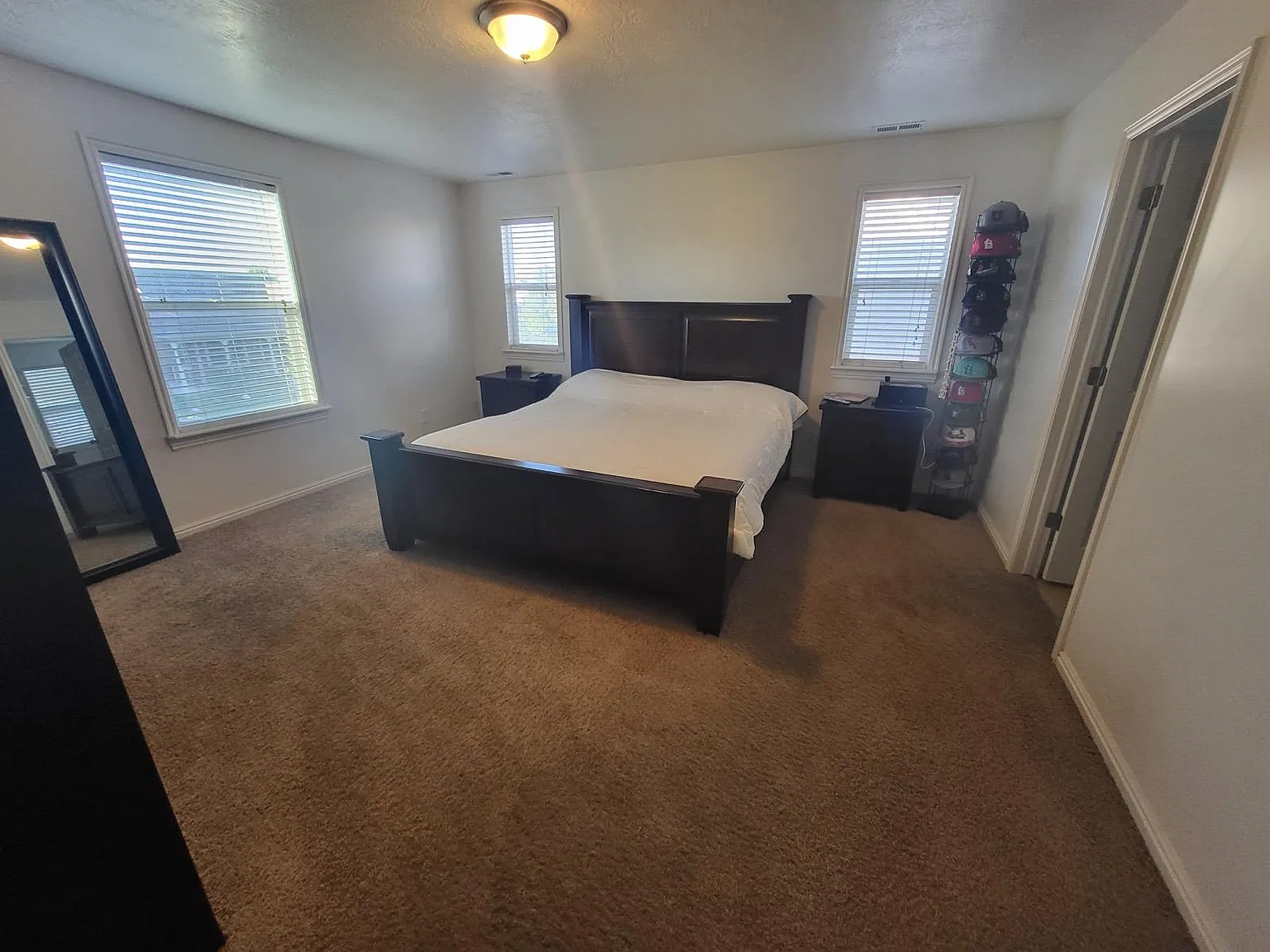 3 bed, 3.5 bath, 2500 sqft, $2,600 — Photo 2