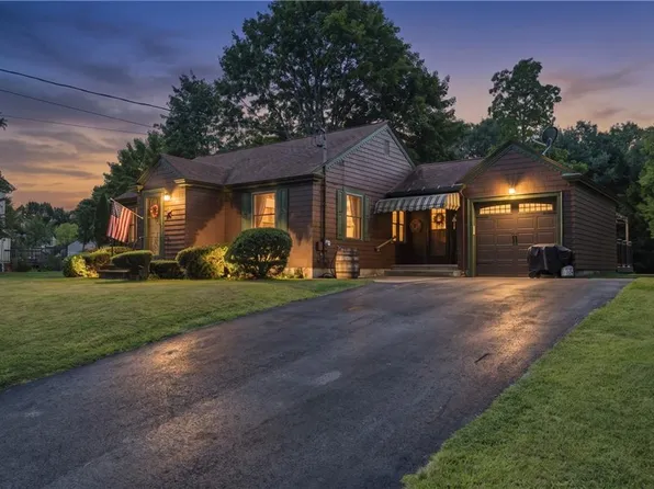 880 Victory Hwy, Burrillville, RI 02839