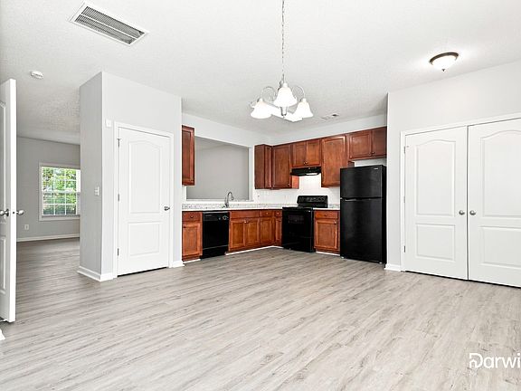 2nd image of 8643 Thomas Ln
