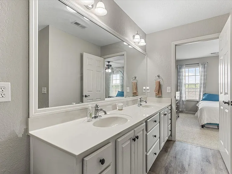410 Ashbury Cir — Photo 14