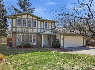 136 Crescent Dr, Grand Haven, MI 49417
