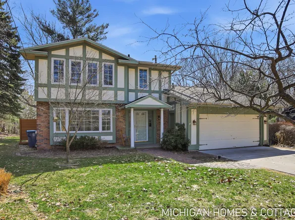 136 Crescent Dr, Grand Haven, MI 49417