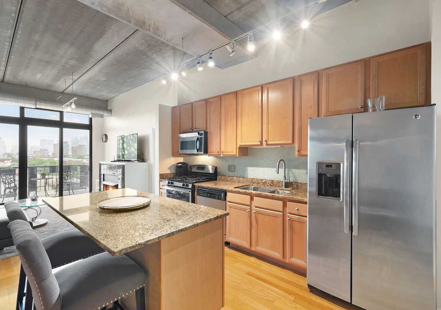 2 bed, 1181 sqft, $3,400 — Photo 2