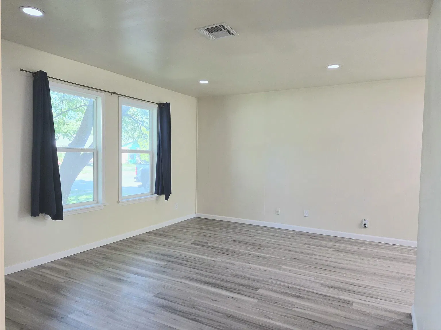 4 bed, 3.0 bath, 1333 sqft, $2,350 — Photo 4