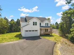33 Seabiscuit Dr, Plymouth, MA 02360