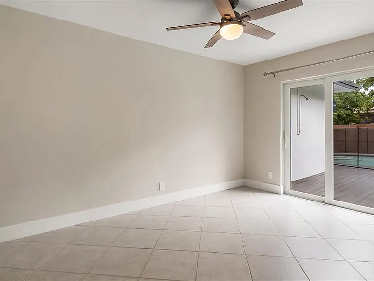740 Beachwood Ln — Photo 4