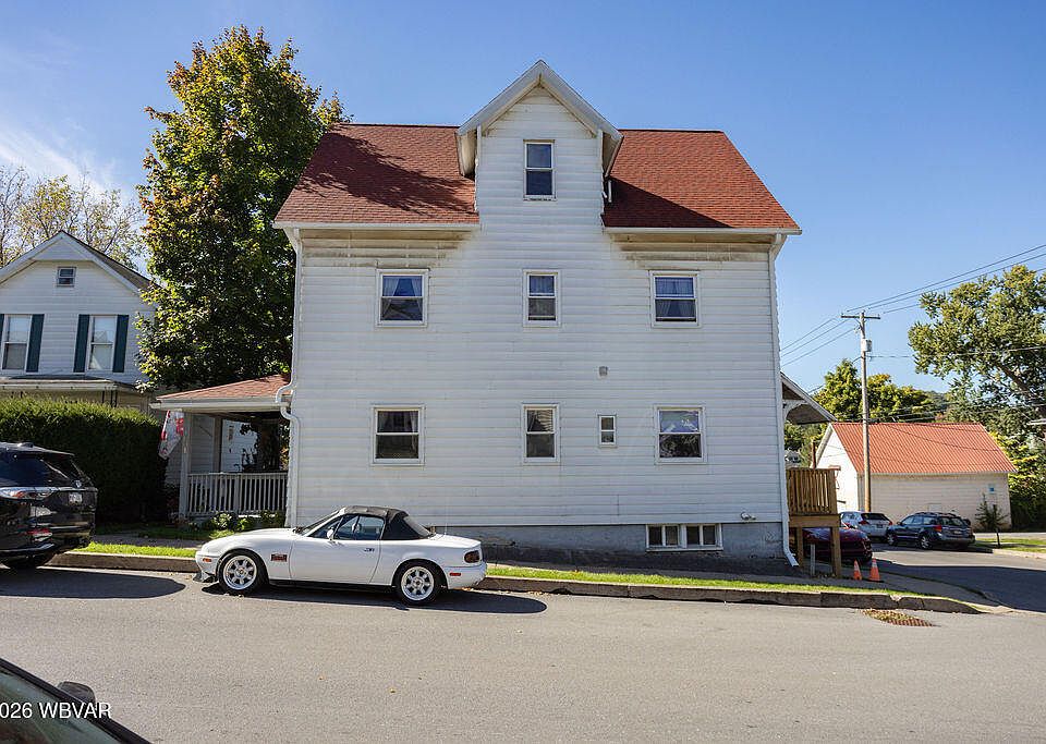 1st image of 1031 Hepburn St