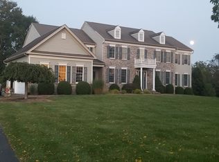 12 Perry Rd, Annandale, NJ 08801