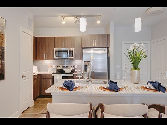 Everleigh Lakeline Model kitchen 1