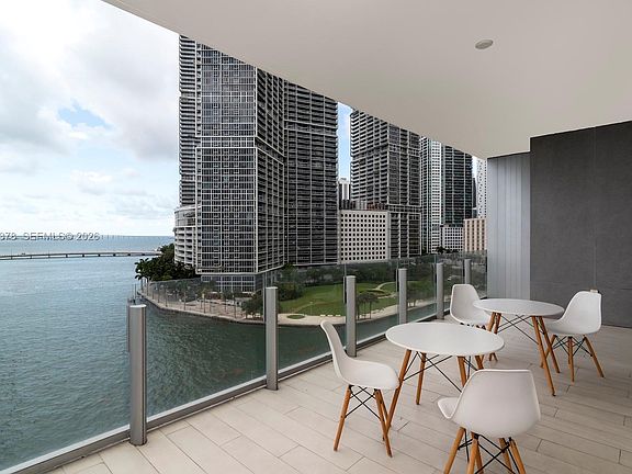 2nd image of 300 Biscayne Boulevard Way #802E