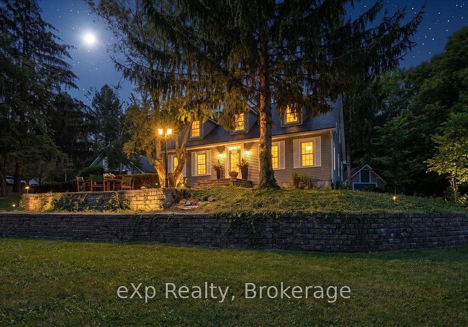 1st image of 2039 Blacklock St