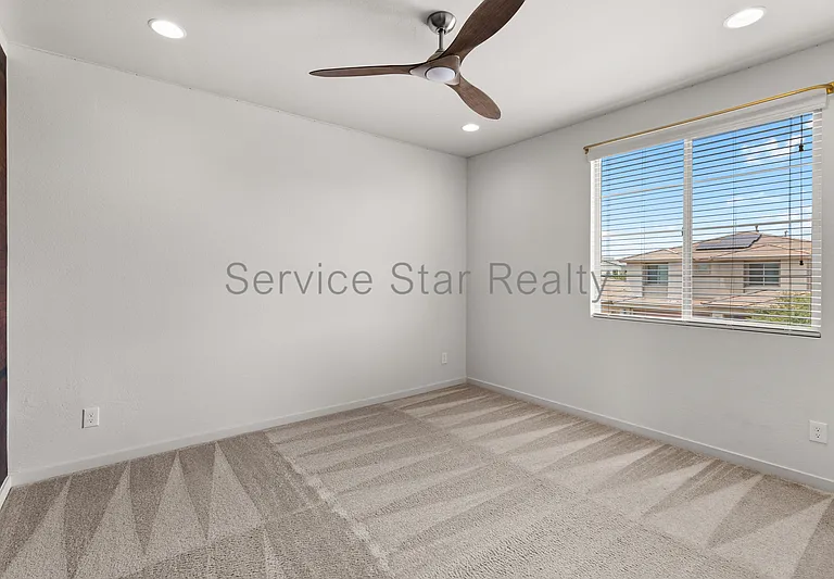 3407 E Louise Dr — Photo 31