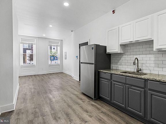 2nd image of 1928 E Cumberland St #1F