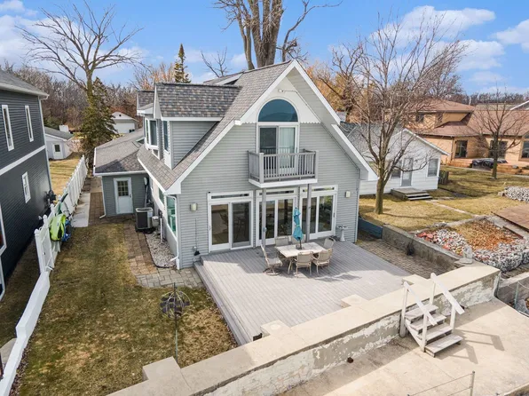 371 Killarney Beach Rd, Bay City, MI 48706