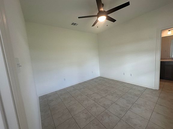 5th image of 302 Settlers Run Dr