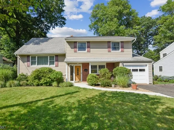 11 Delbarton Dr, Madison Boro, NJ 07940