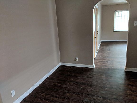 5th image of 5825 Sunshine Dr APT 2W