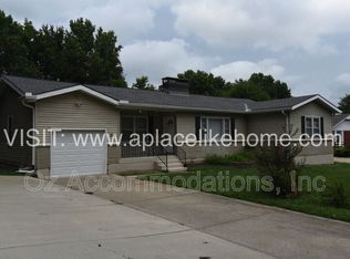 518 SE 3rd St, Lees Summit, MO 64063